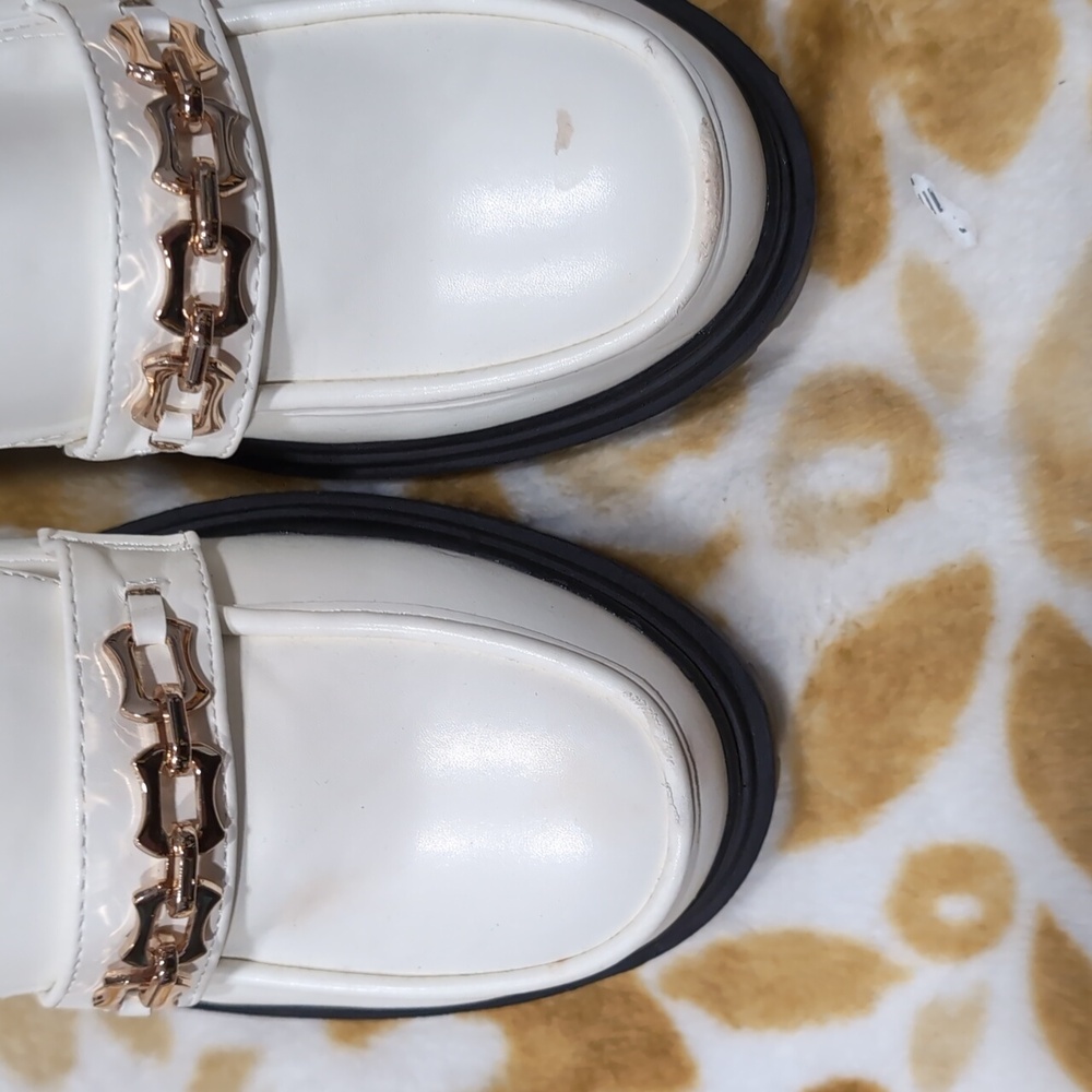 Chase and Chole White Loafers with Gold Chain Detail - Picture 4 of 7